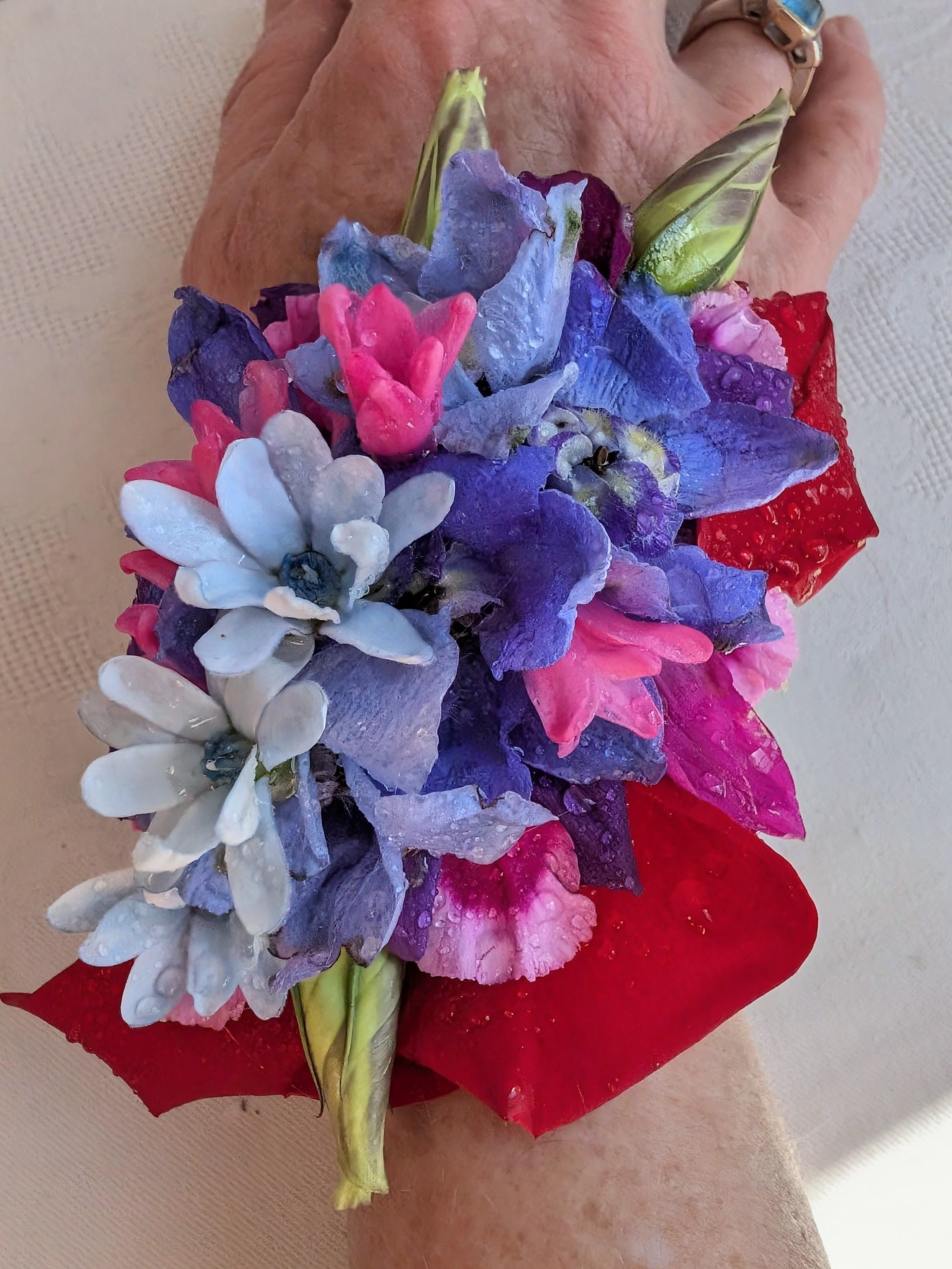 S-Curved Corsage